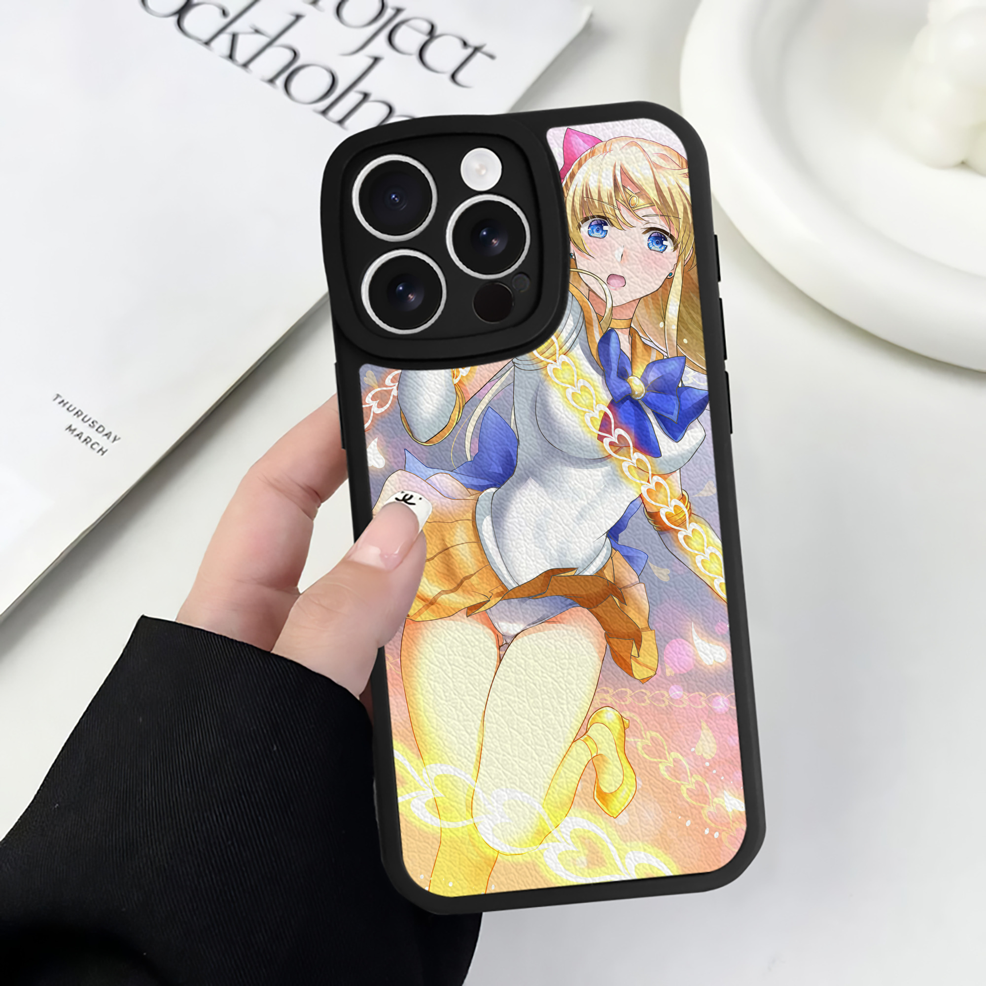 （画像用） 美少女戦士セーラームーン Sailor Moon 【iPhone 16シリーズ対応】シリコンスマホケース（レザー調） 材質：シリコン